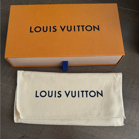 Louis Vuitton Josephine Wallet - Picture 8 of 9